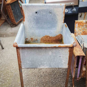 Vintage Metal Outdoor Farm Freestanding Sink
