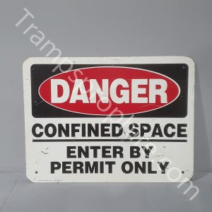 2104375 Danger Confined Space