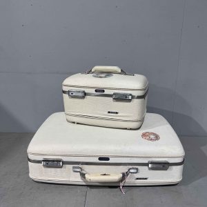 American Tourister Suitcases Set