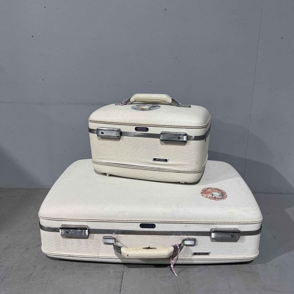 American Tourister Suitcases Set