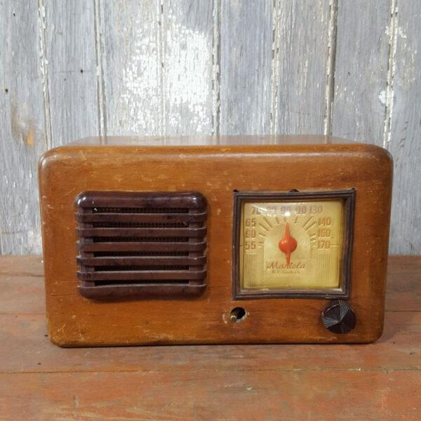 Vintage Mantola Radio