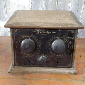 Antique Standardyne Multivalve Radio