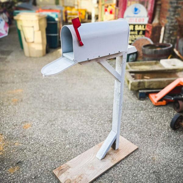 American White Mailboxes & Stand